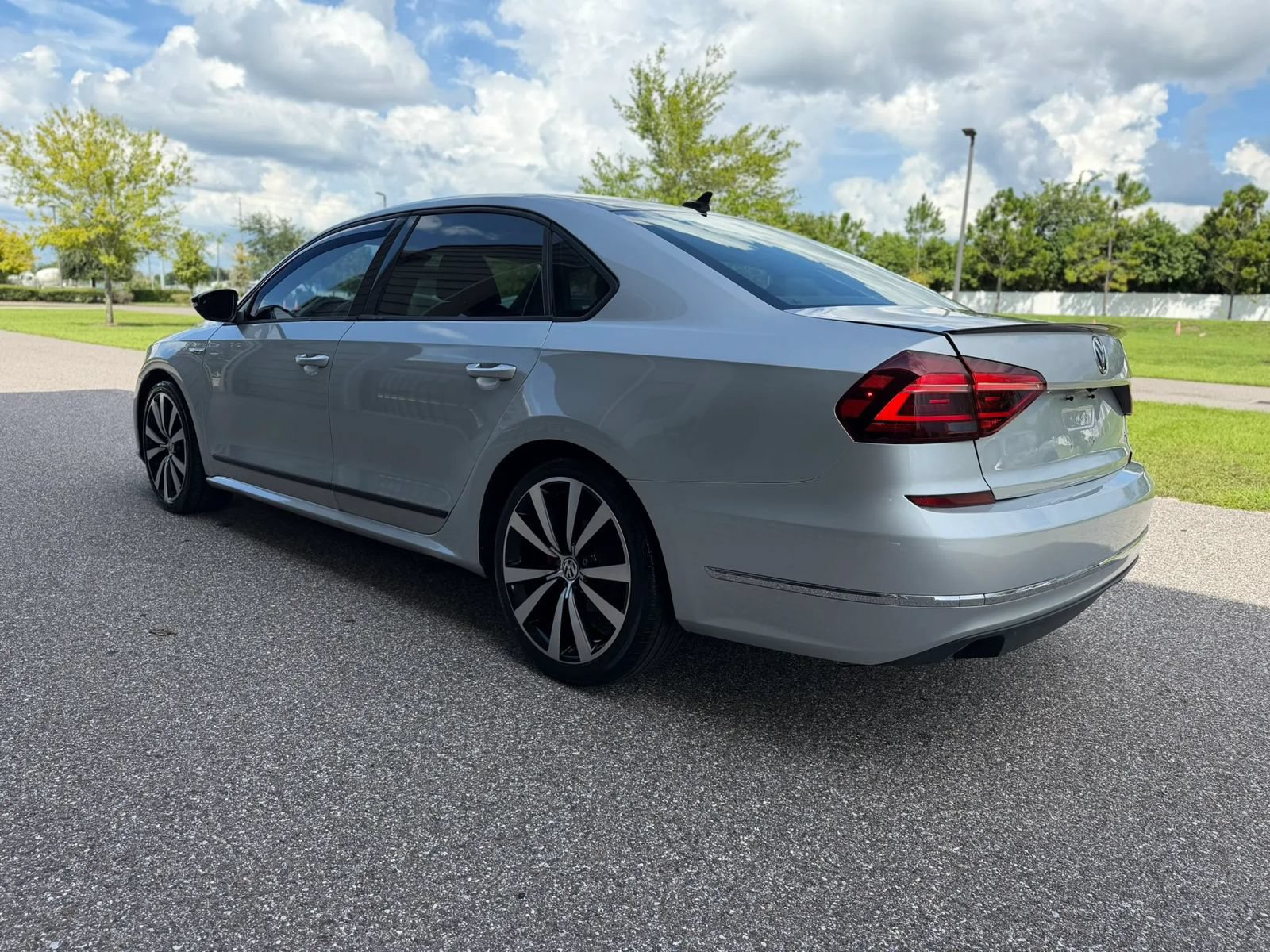 Used 2018 Volkswagen Passat 3.6 FWD image 6