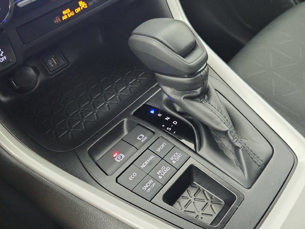 Used 2025 Toyota RAV4 XLE AWD/4WD image 31