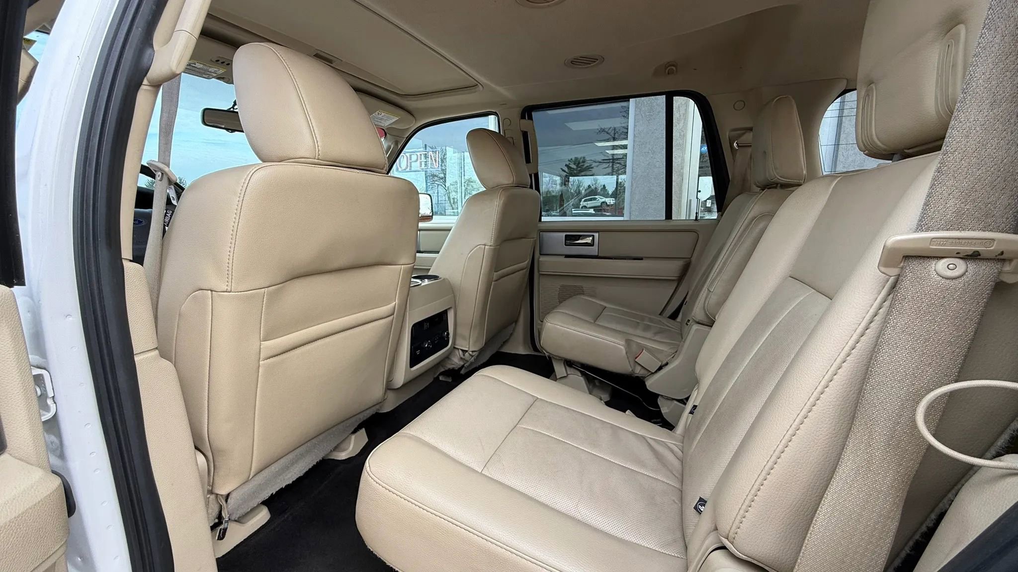 Used 2016 Ford Expedition Limited w/ Equipment Group 301A AWD/4WD image 9
