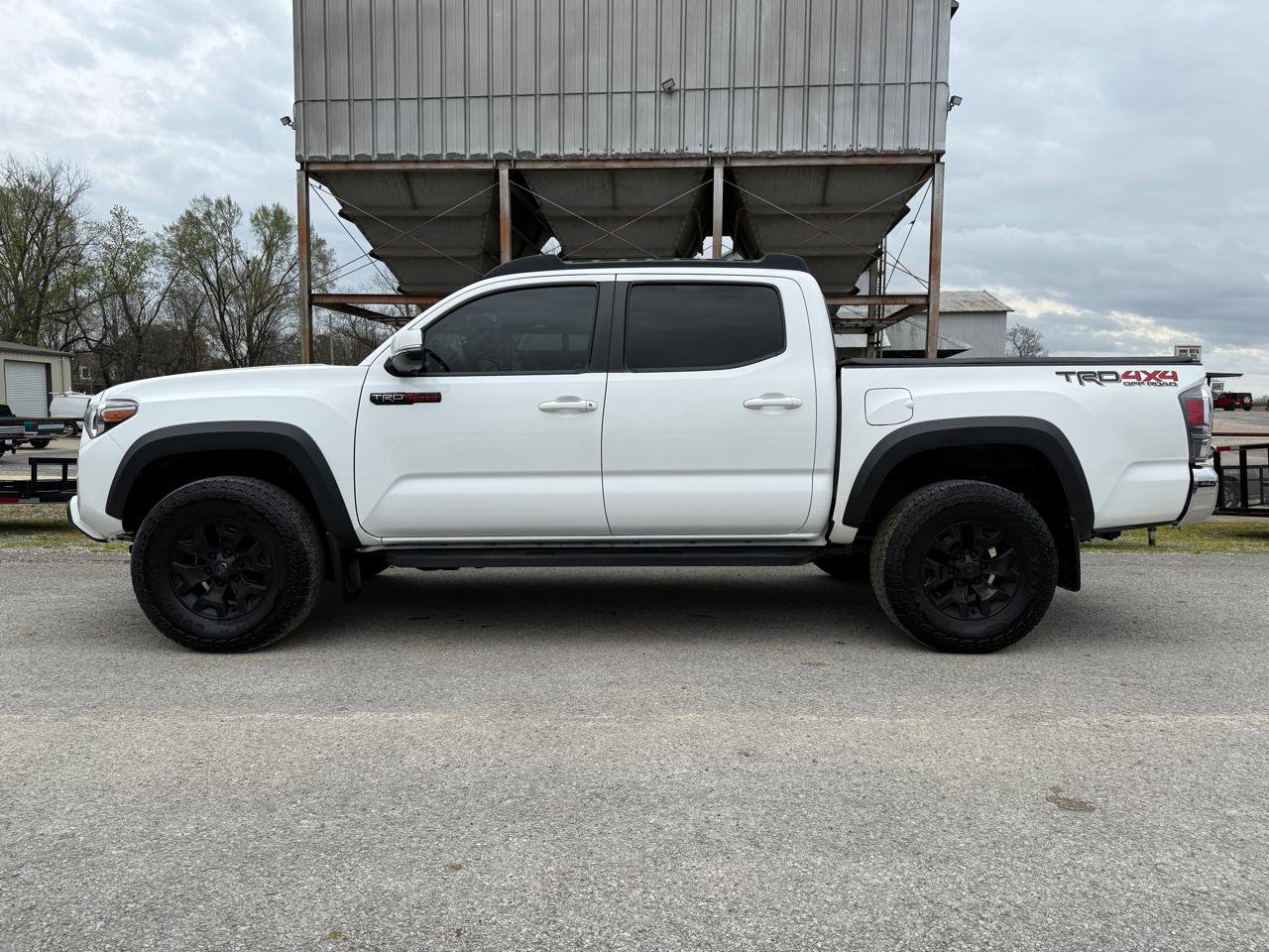 Used 2022 Toyota Tacoma TRD Off-Road AWD/4WD image 2