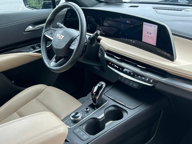 Used 2024 Cadillac XT4 Luxury w/ Cold Weather Package AWD/4WD image 44