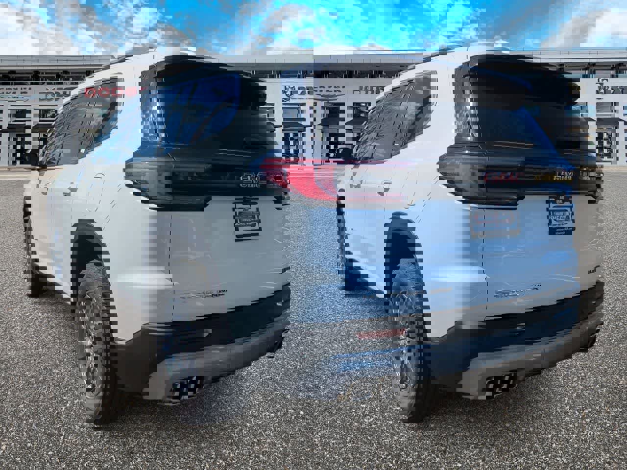 Used 2025 GMC Acadia Elevation image 6