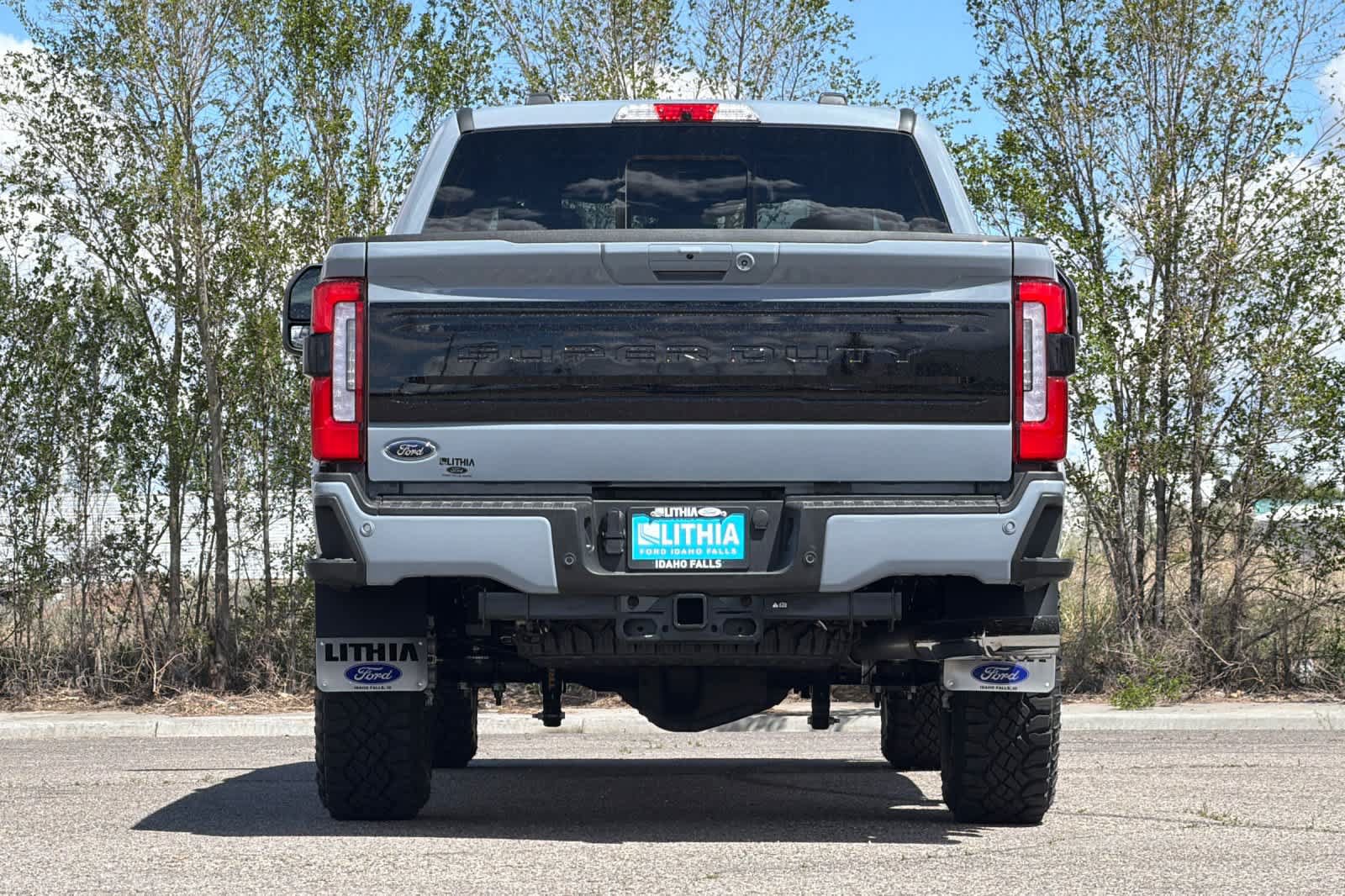 Used 2026 Ford F350 Platinum w/ Tremor Off-Road Package AWD/4WD image 7