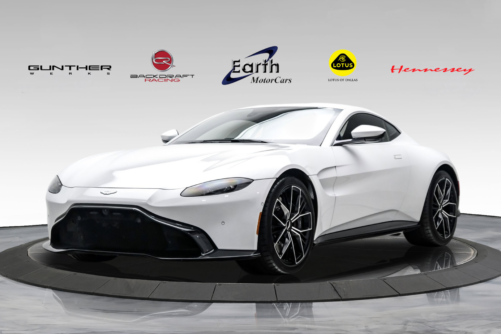 Used 2022 Aston Martin V8 Vantage Coupe RWD image 1