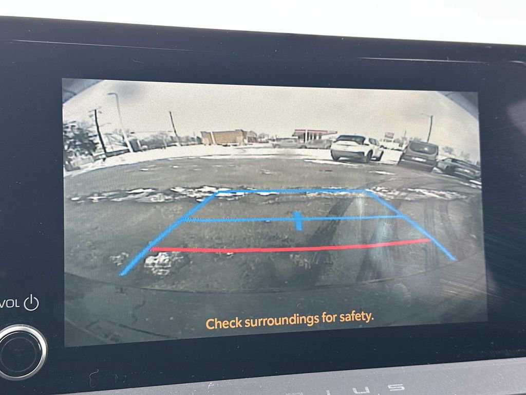 Used 2025 Toyota Prius LE image 28