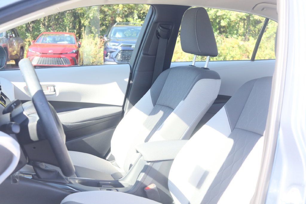 Used 2024 Toyota Corolla LE FWD image 27