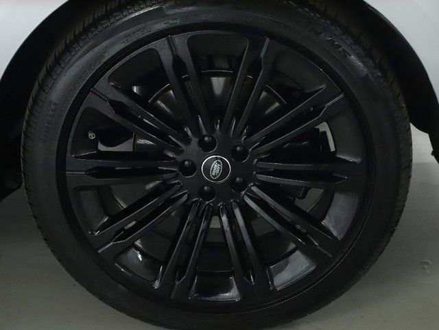 Certified 2025 Land Rover Range Rover SE image 39
