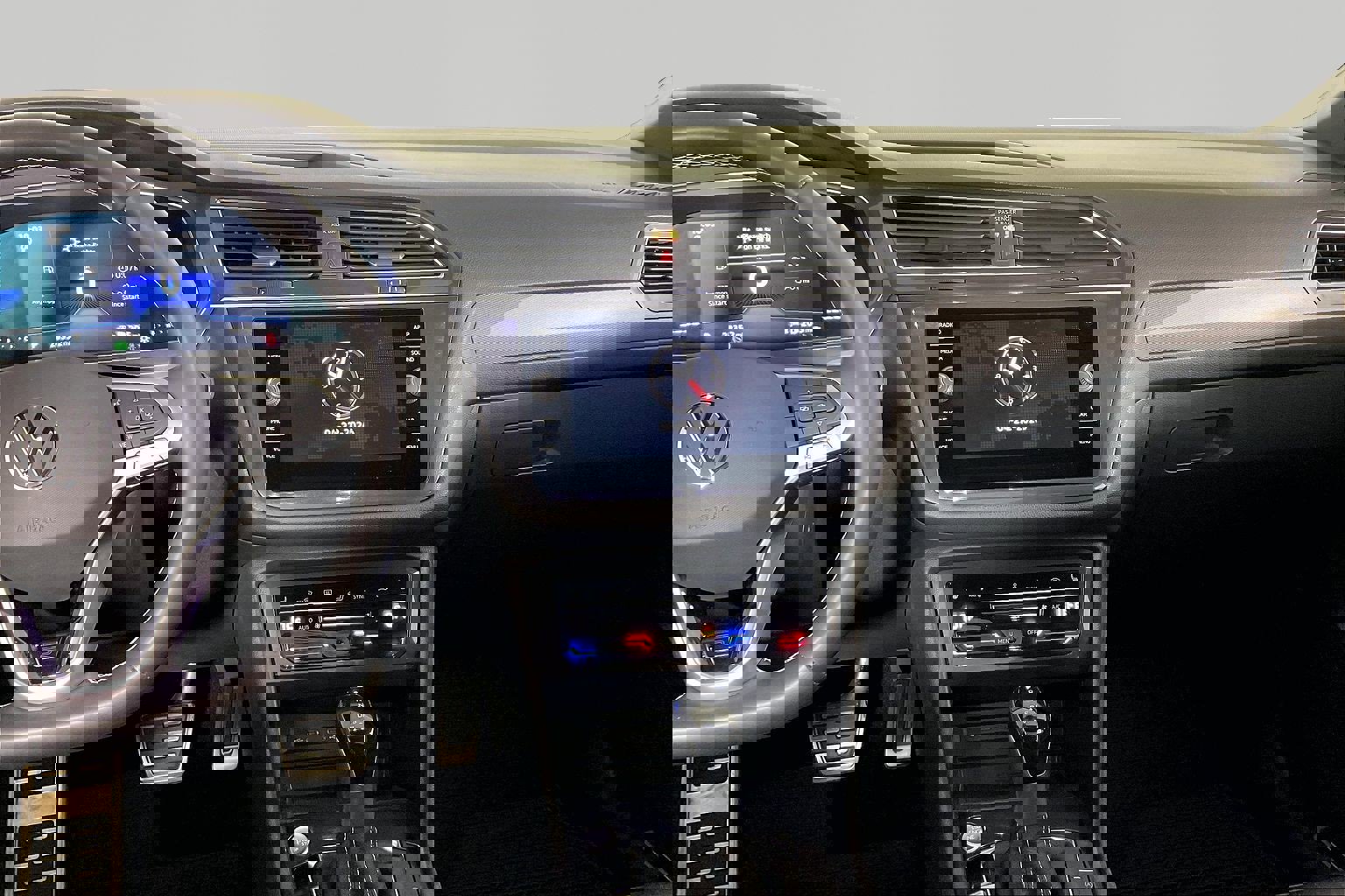 Used 2023 Volkswagen Tiguan SE FWD image 11