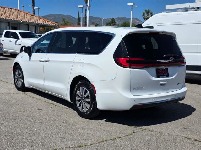 Certified 2023 Chrysler Pacifica Touring-L FWD image 6