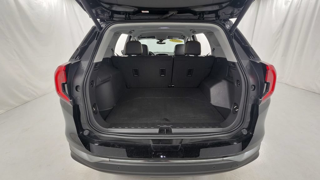Used 2024 GMC Terrain AT4 w/ LPO, Floor Liner Package AWD/4WD image 15