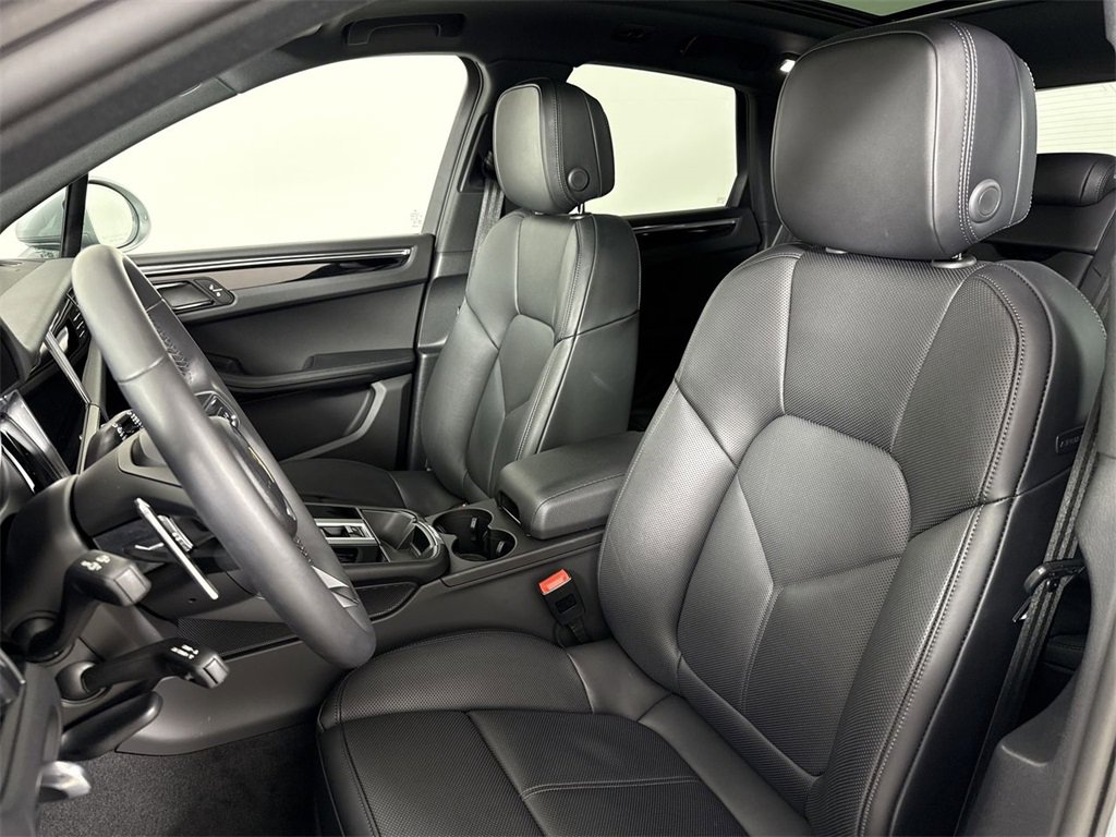 Used 2025 Porsche Macan image 5