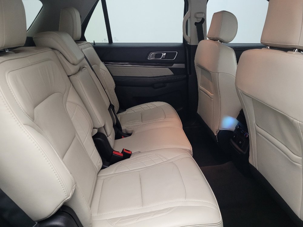 Used 2017 Ford Explorer Platinum image 19