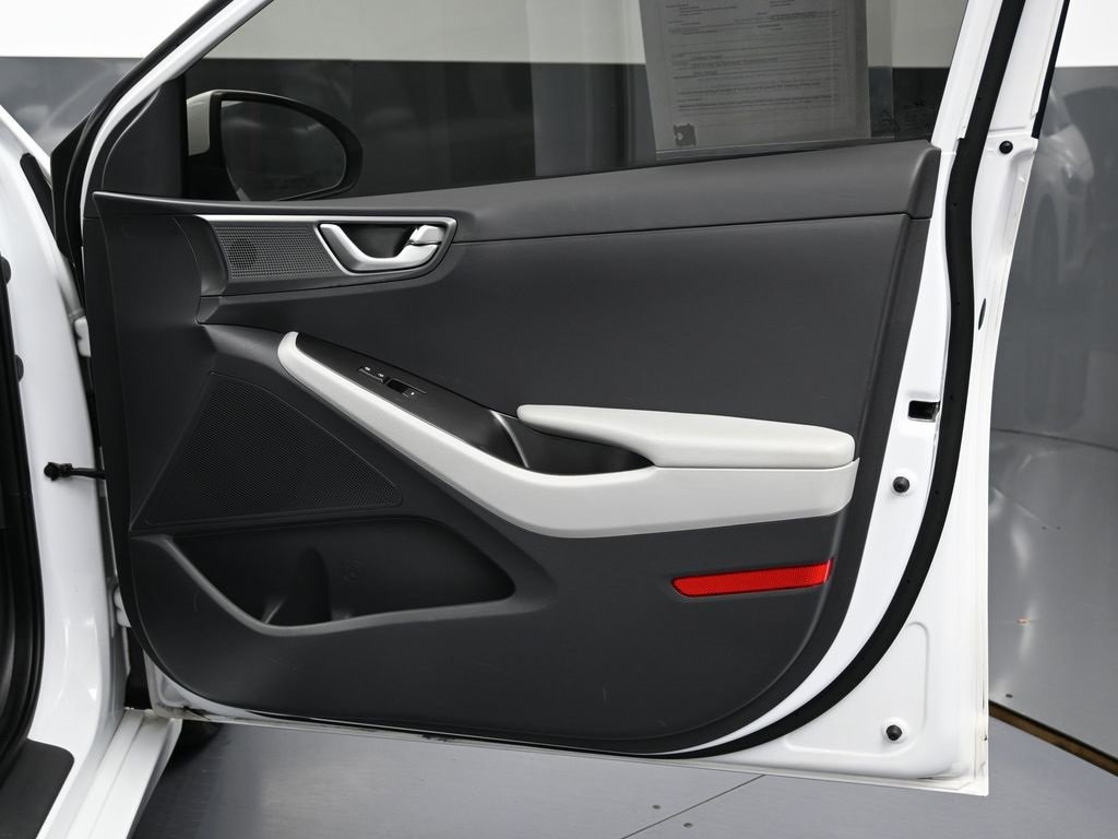Used 2021 Hyundai Ioniq SE image 34