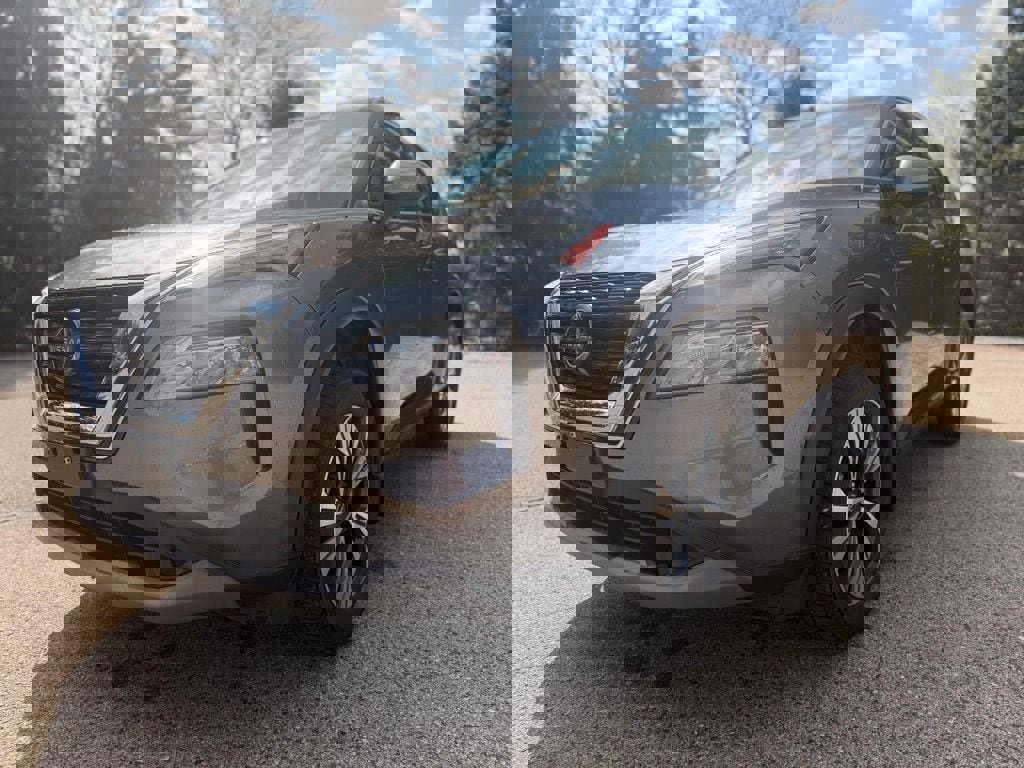 Used 2023 Nissan Rogue SV image 3