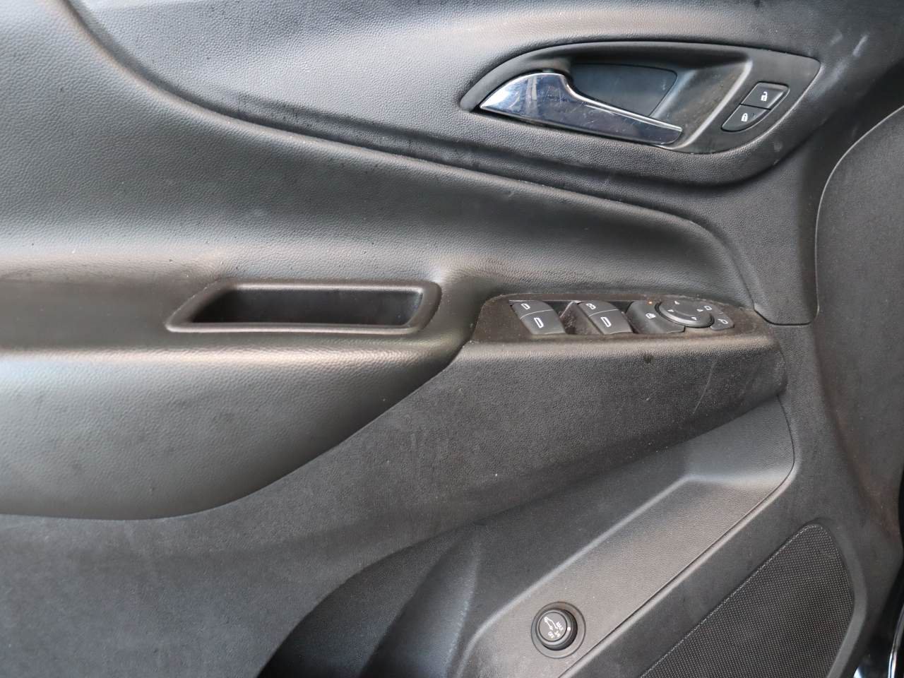 Used 2019 Chevrolet Equinox LT FWD image 14