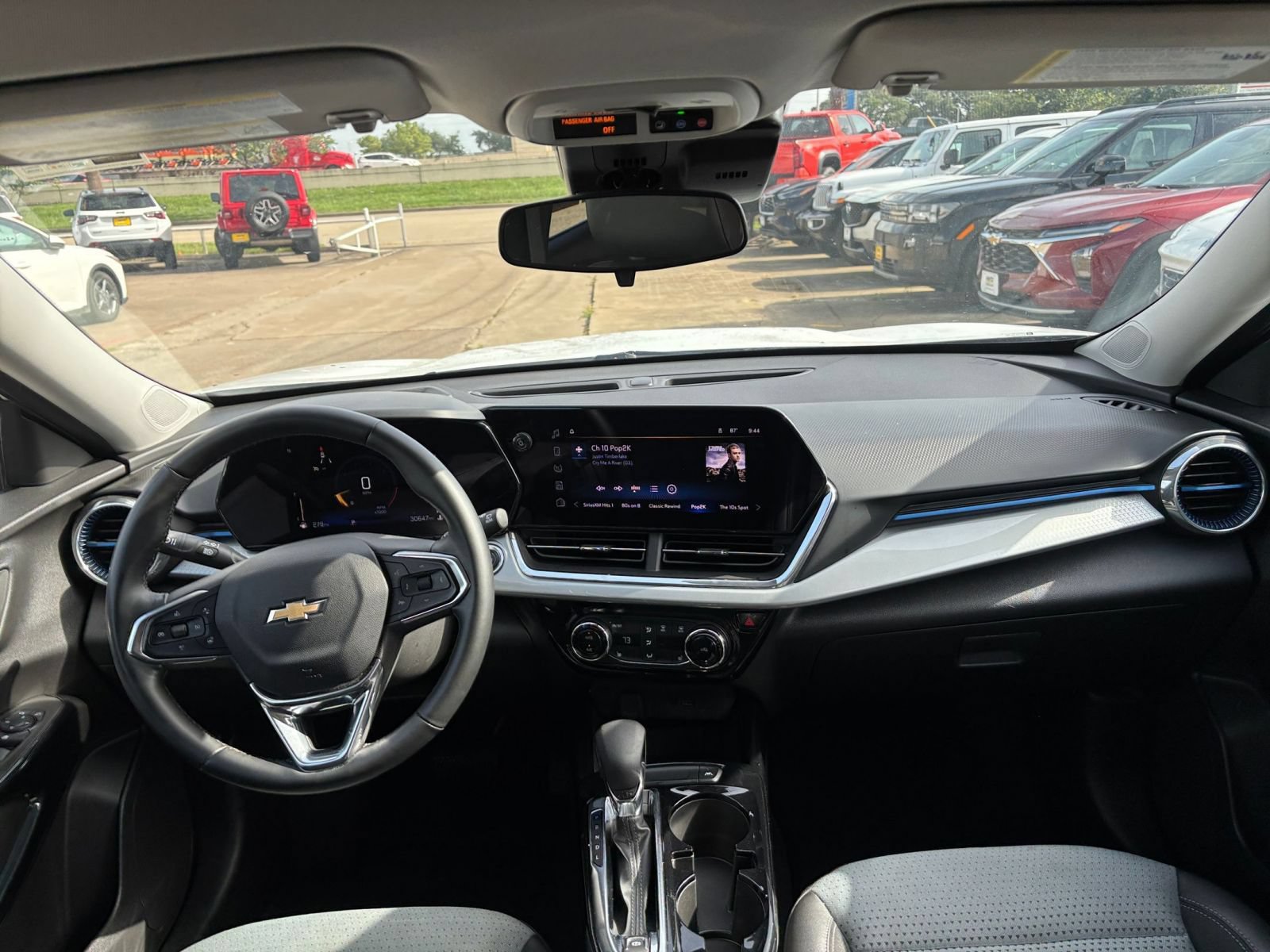 Used 2025 Chevrolet Trax LT w/ LT Convenience Package FWD image 27