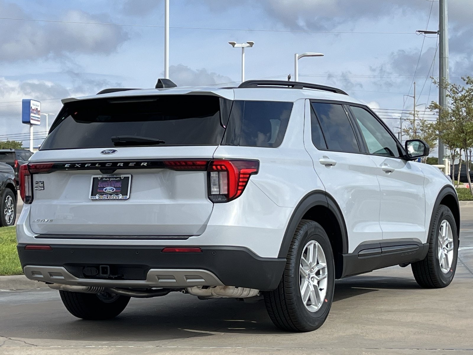 New 2026 Ford Explorer Active w/ Active Comfort Package RWD image 4