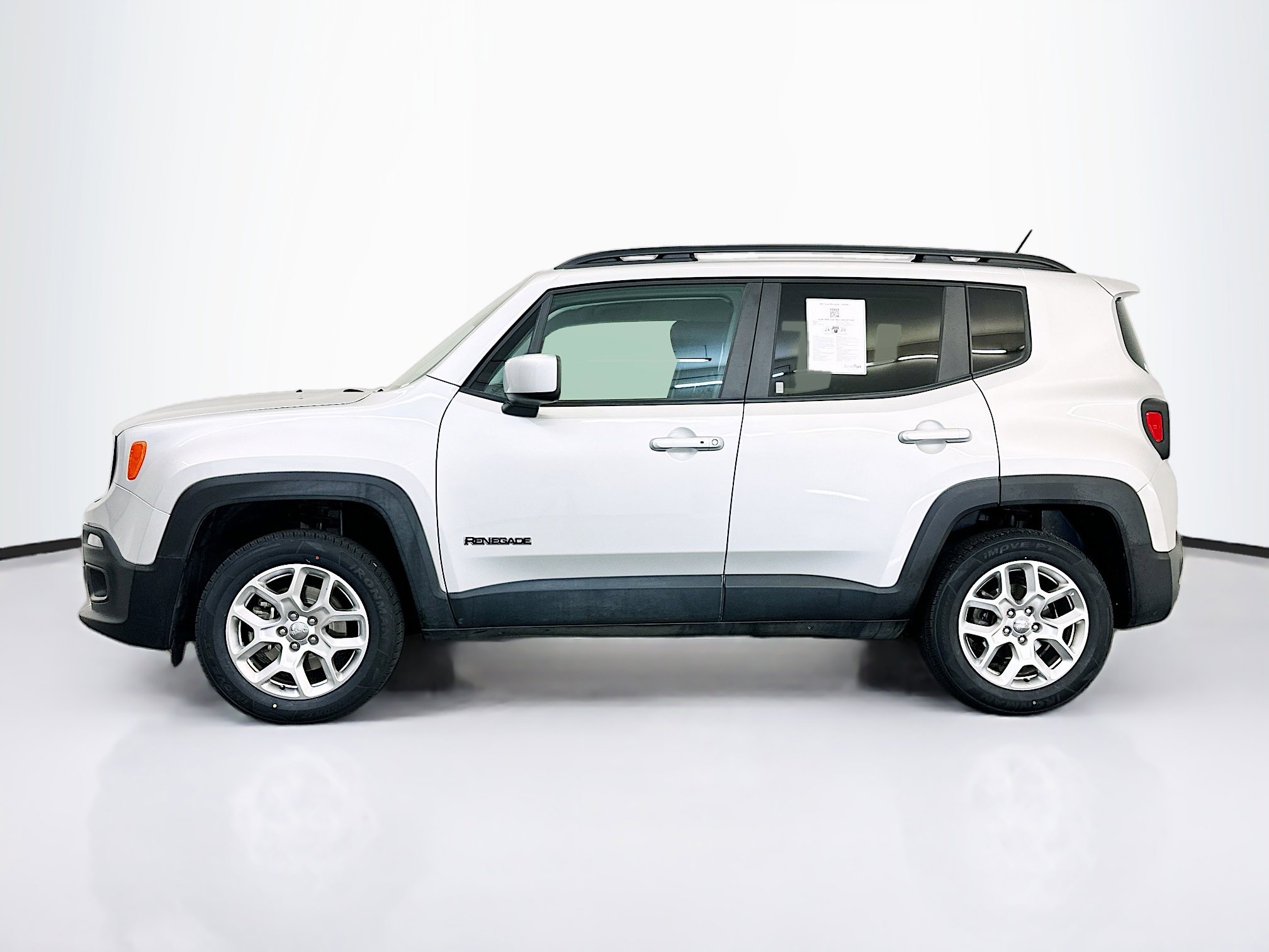 Used 2017 Jeep Renegade Latitude AWD/4WD image 4