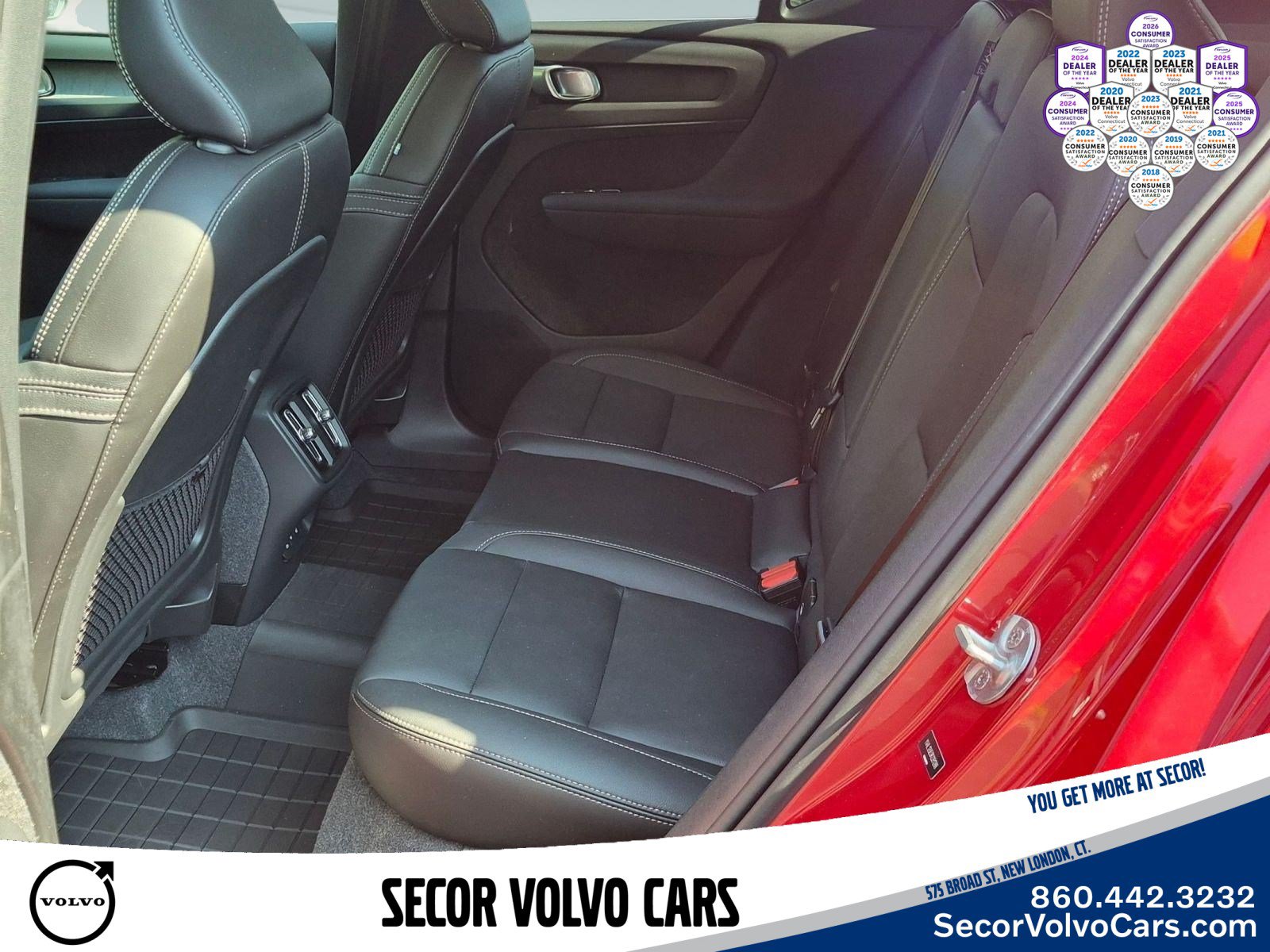 Used 2024 Volvo XC40 B5 Plus w/ Protection Package Premier AWD/4WD image 16