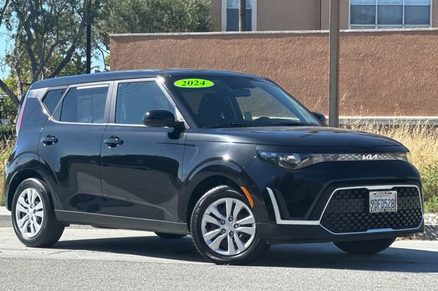 Used 2023 Kia Soul LX FWD image 2