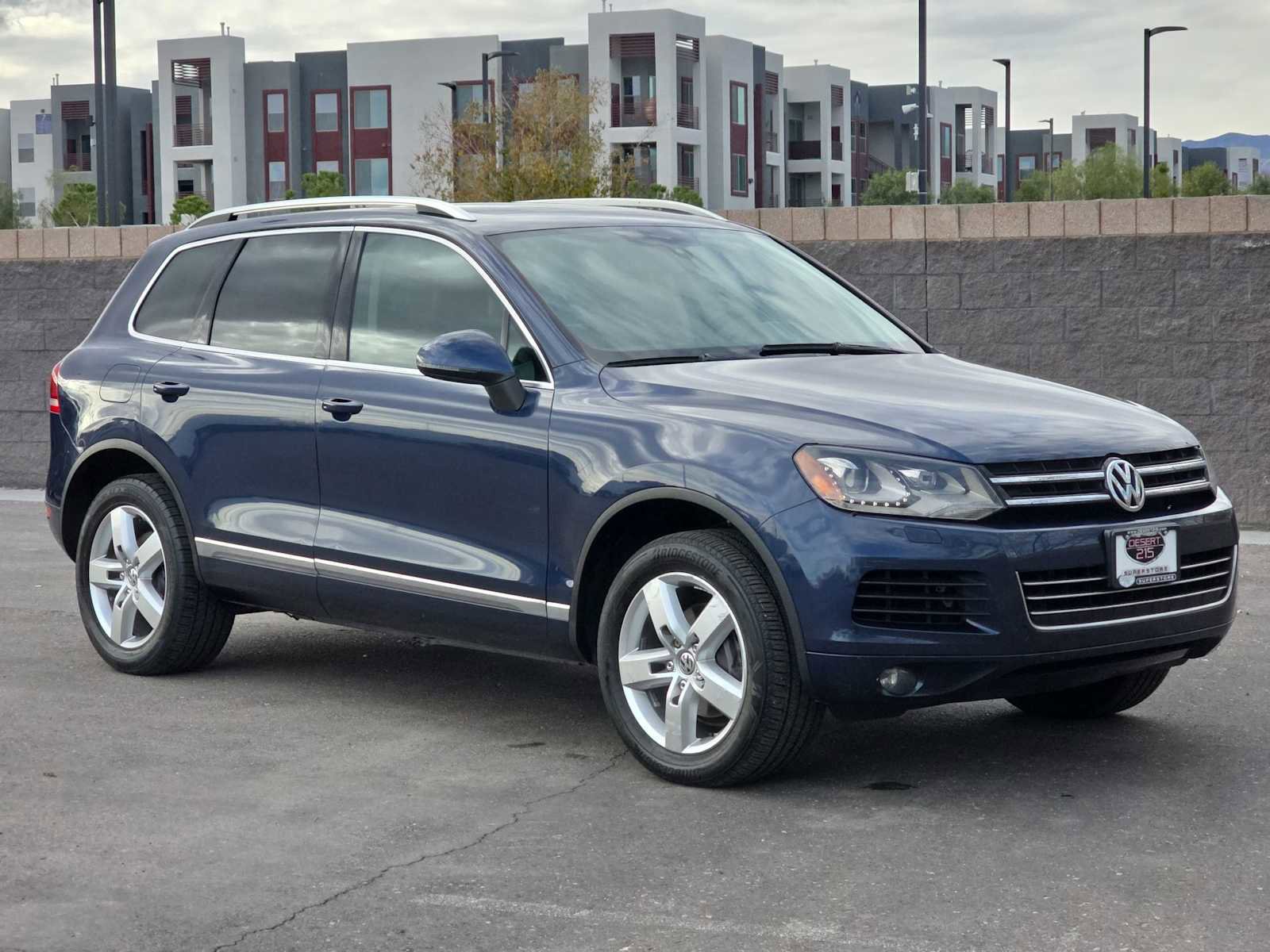 Used 2014 Volkswagen Touareg Lux image 3