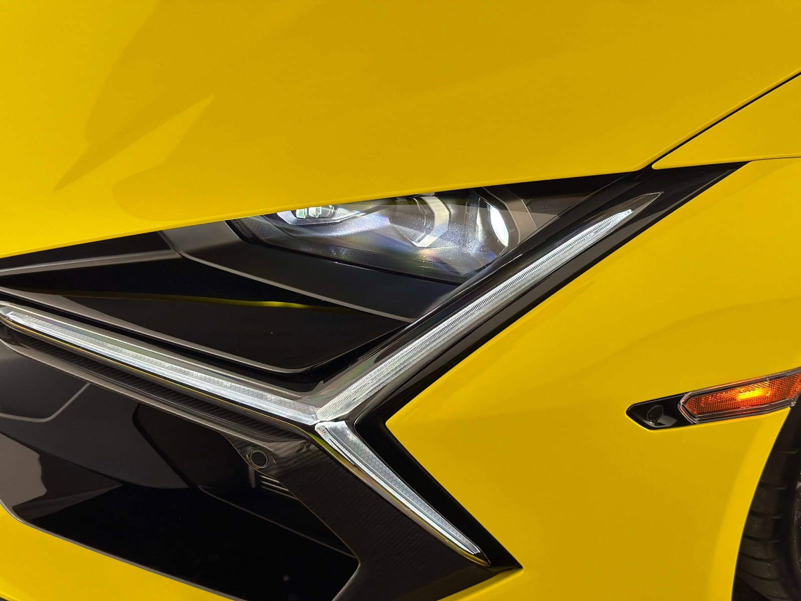 Used 2025 Lamborghini Revuelto image 11