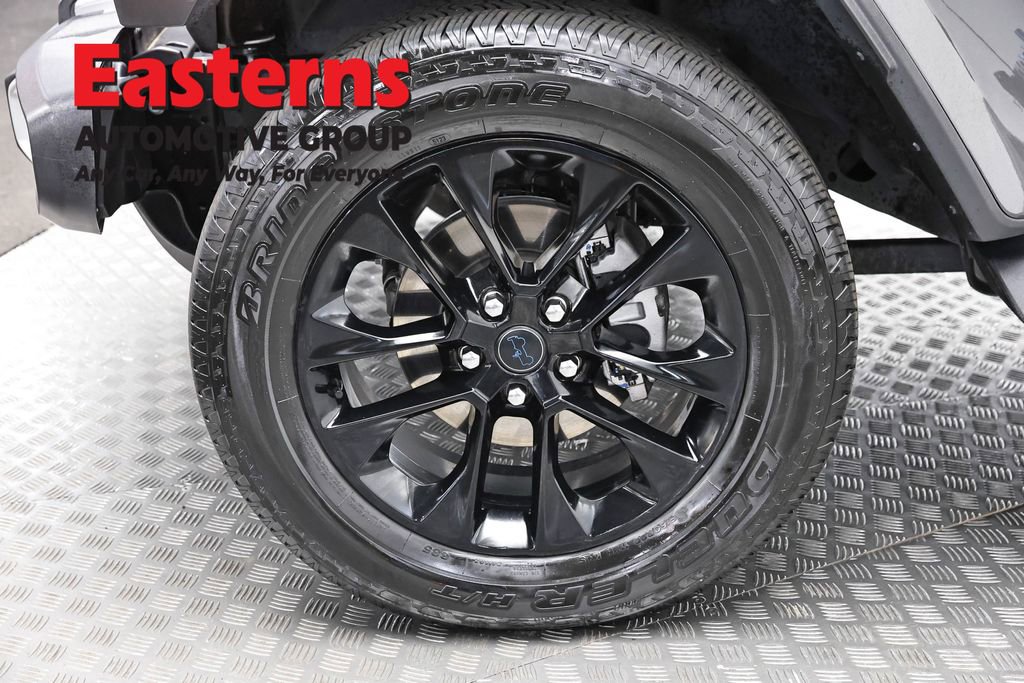Used 2025 Jeep Wrangler Unlimited Sahara AWD/4WD image 29
