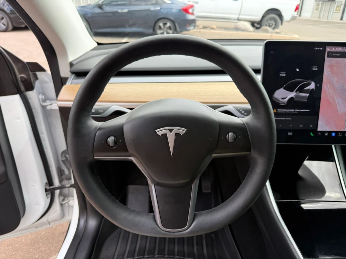 Used 2021 Tesla Model Y Long Range AWD/4WD image 20