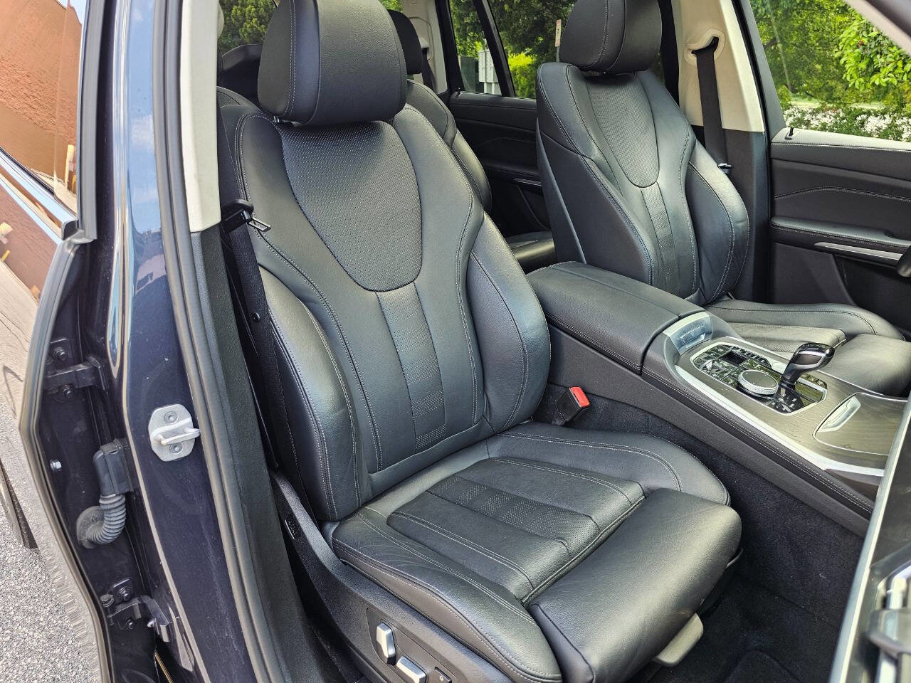 Used 2021 BMW X7 xDrive40i w/ Premium Package image 41