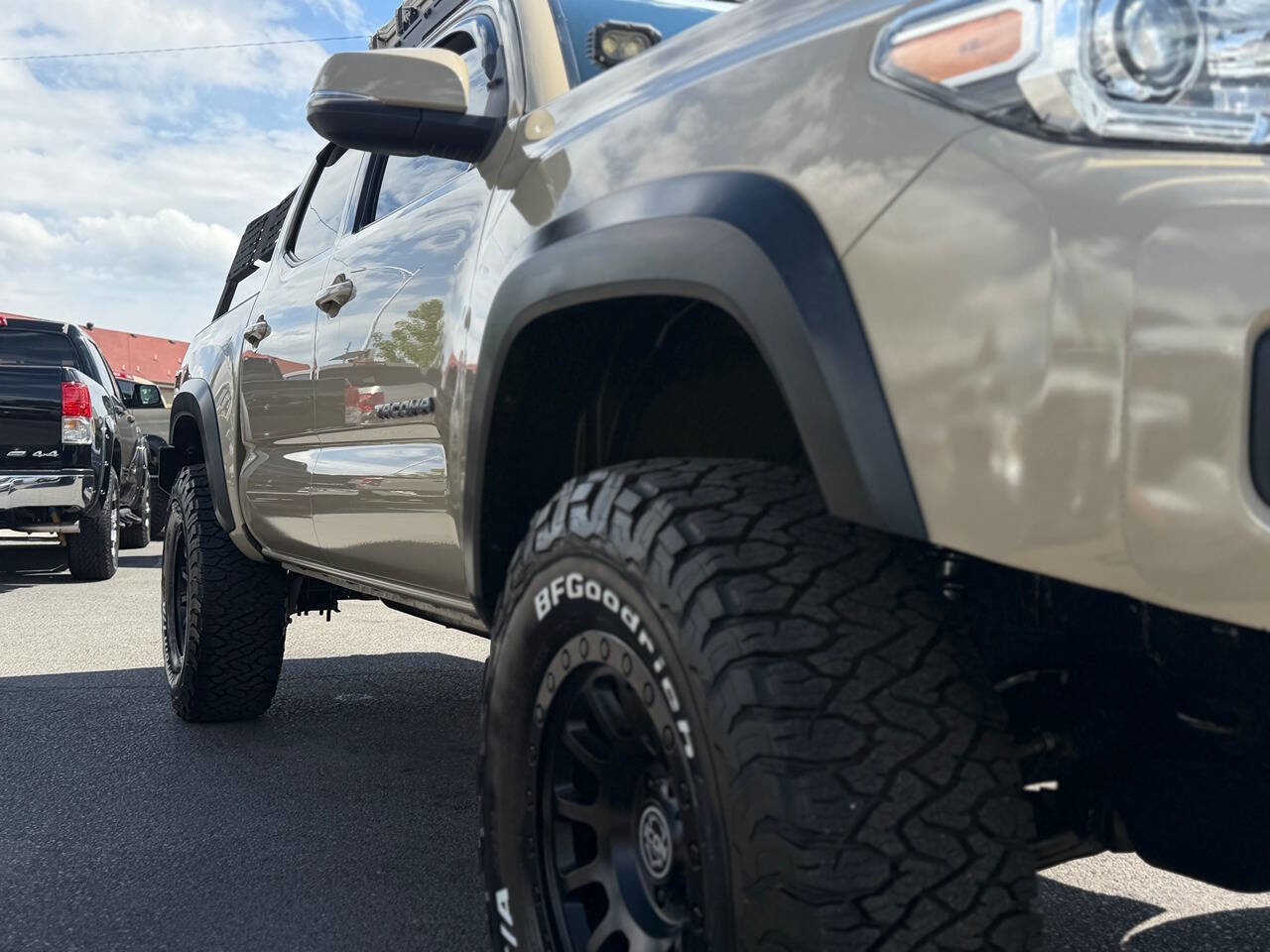 Used 2020 Toyota Tacoma TRD Off-Road w/ Technology Package AWD/4WD image 21