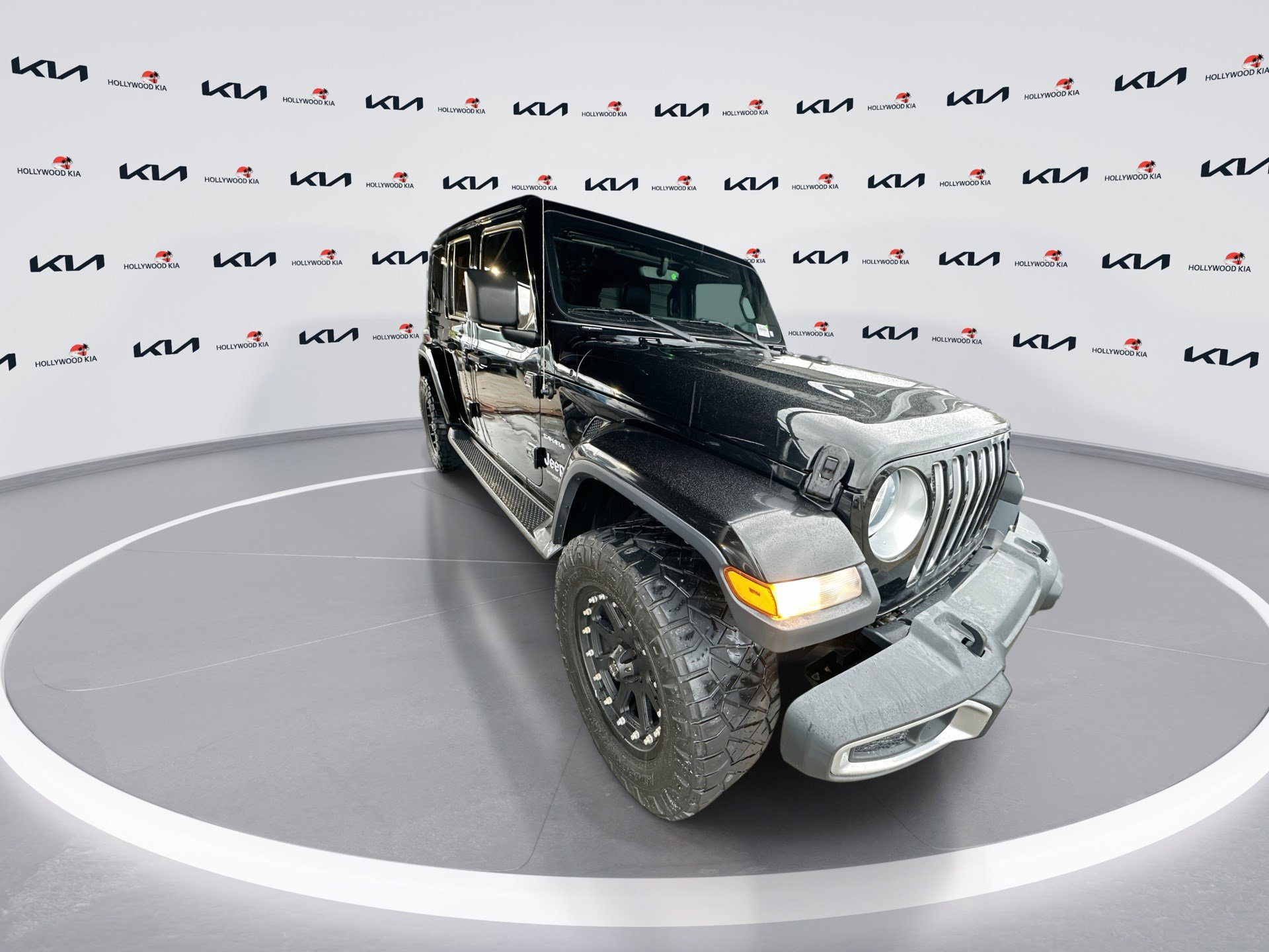 Used 2019 Jeep Wrangler Unlimited Sahara w/ Uconnect 4C Nav & Sound Group image 2