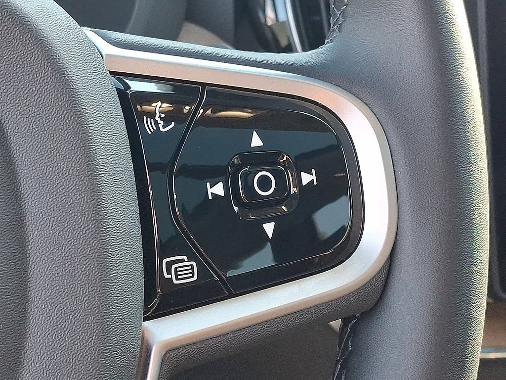 Certified 2025 Ford Explorer Active AWD/4WD image 24