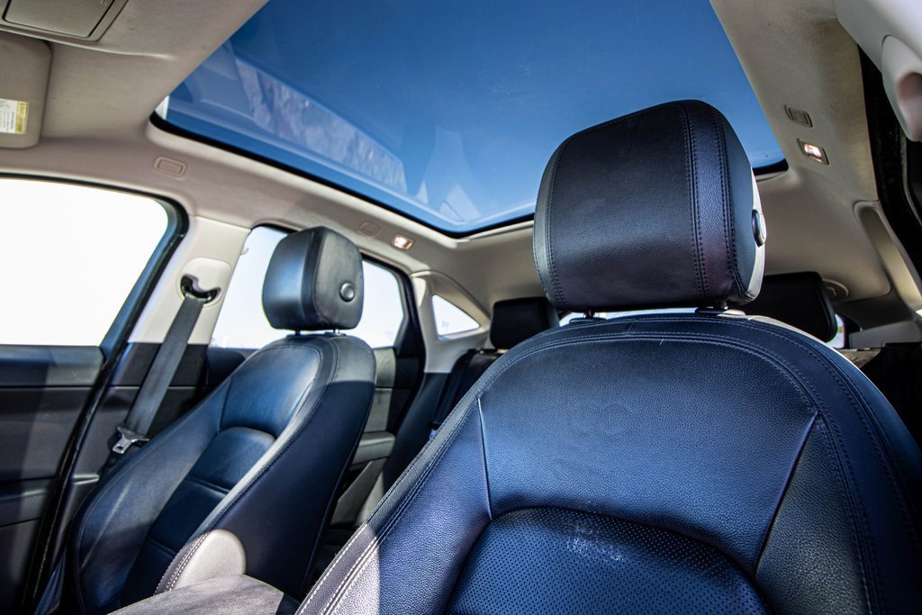 Used 2018 Jaguar E-PACE SE image 2