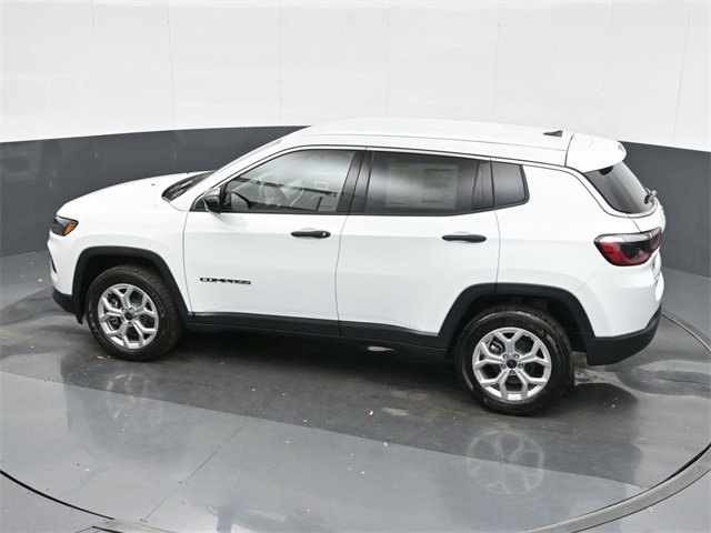 Used 2025 Jeep Compass Sport image 26