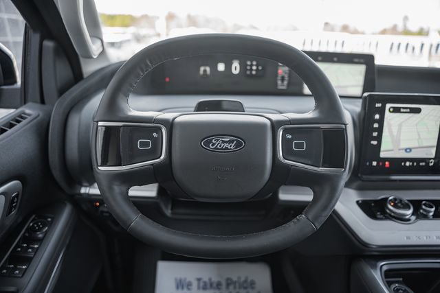 Used 2025 Ford Expedition Active image 41