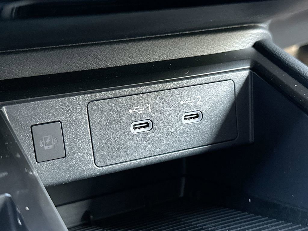 Certified 2025 Nissan Kicks SR image 11