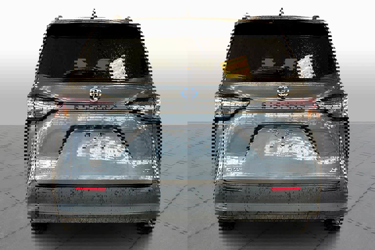 Used 2025 Toyota Sienna XLE w/ XLE Plus Package image 5