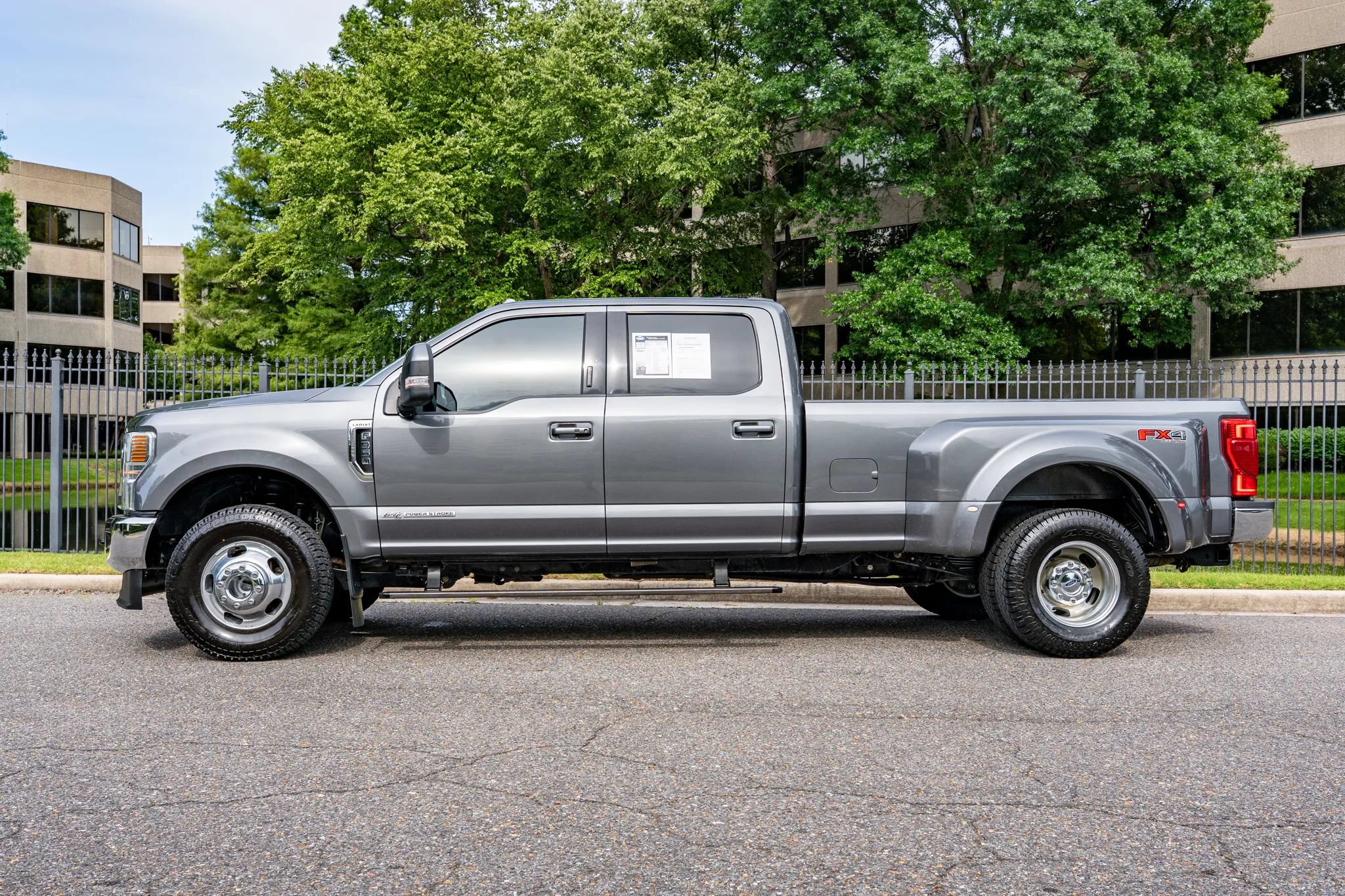 Used 2022 Ford F350 Lariat w/ Lariat Ultimate Package AWD/4WD image 9