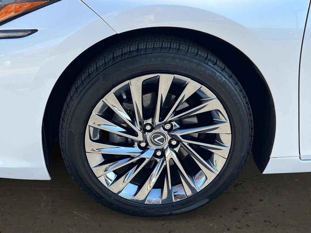 Used 2024 Lexus ES 350 Ultra Luxury w/ Accessory Package (Z2) image 26