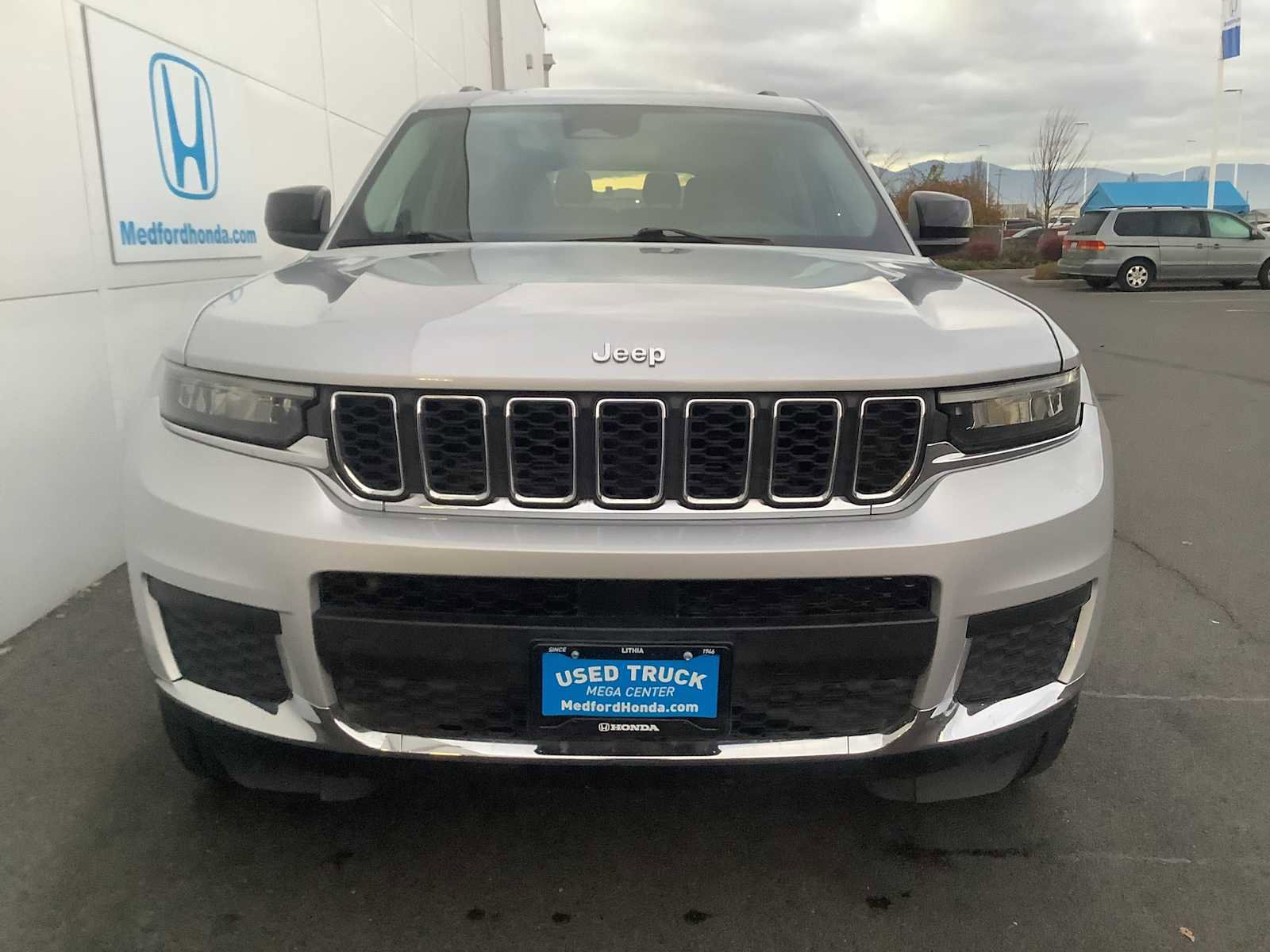 Used 2023 Jeep Grand Cherokee L Laredo image 9