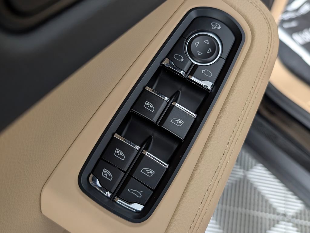 New 2026 Porsche Macan image 24