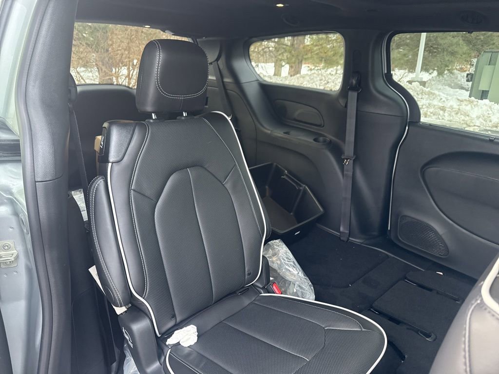 New 2026 Chrysler Pacifica Limited w/ S Appearance Package image 40