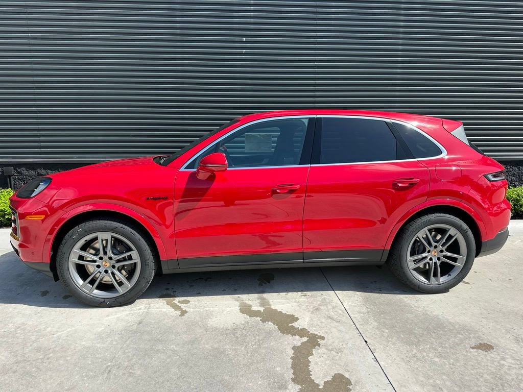 Certified 2025 Porsche Cayenne E-Hybrid AWD/4WD image 2