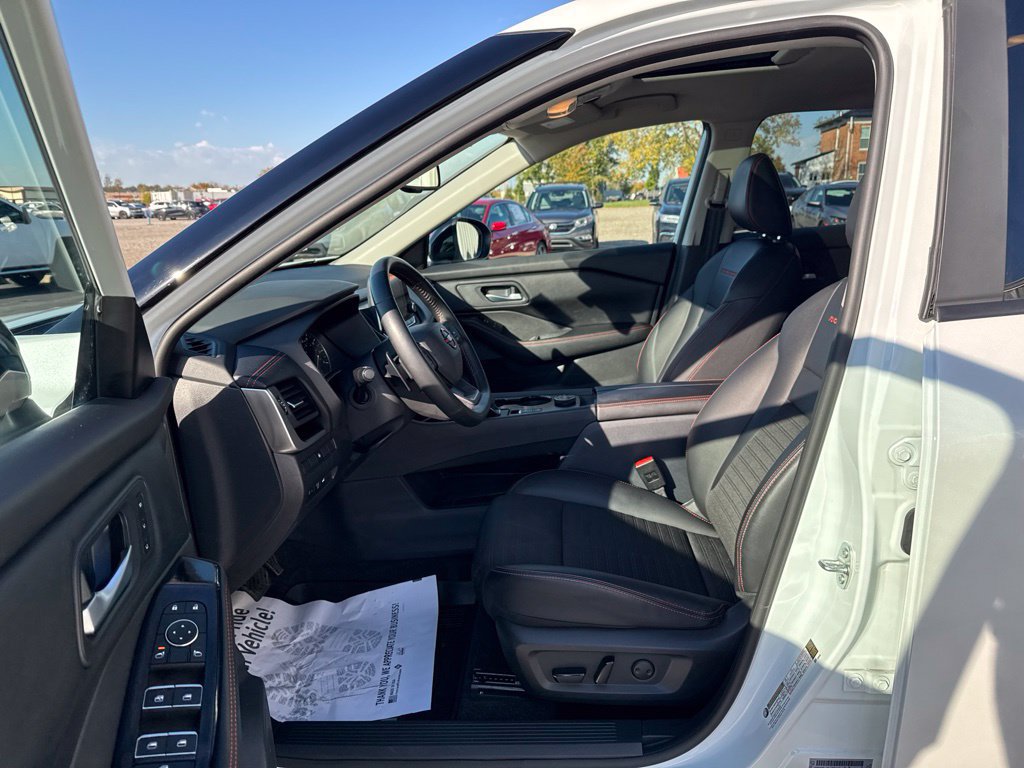 Used 2025 Nissan Rogue SV w/ Rock Creek Premium Package AWD/4WD image 32