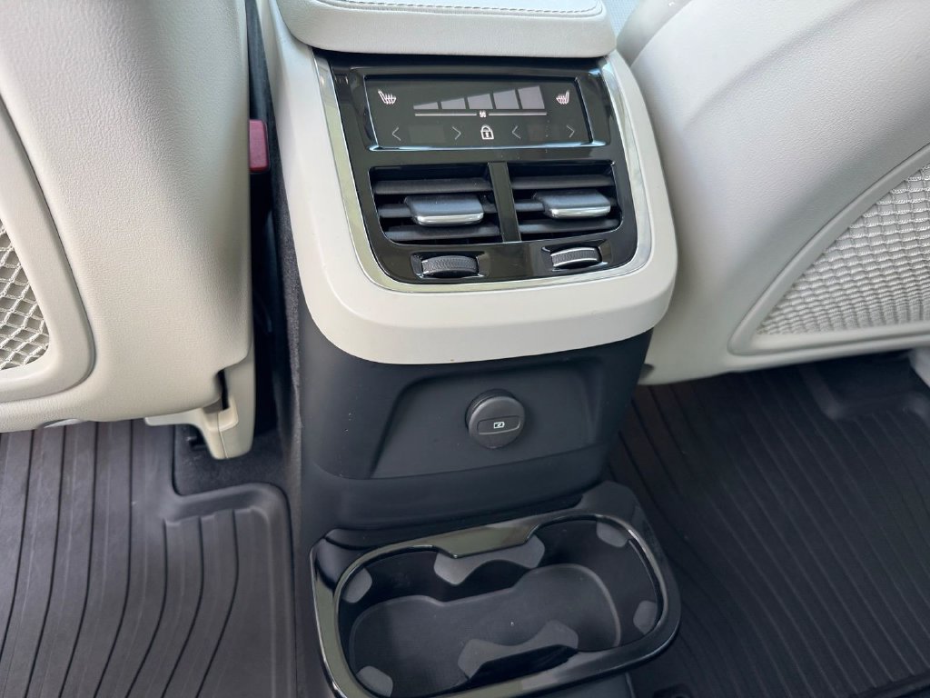 Certified 2024 Volvo XC90 T8 Ultimate w/ Protection Package Premier AWD/4WD image 11