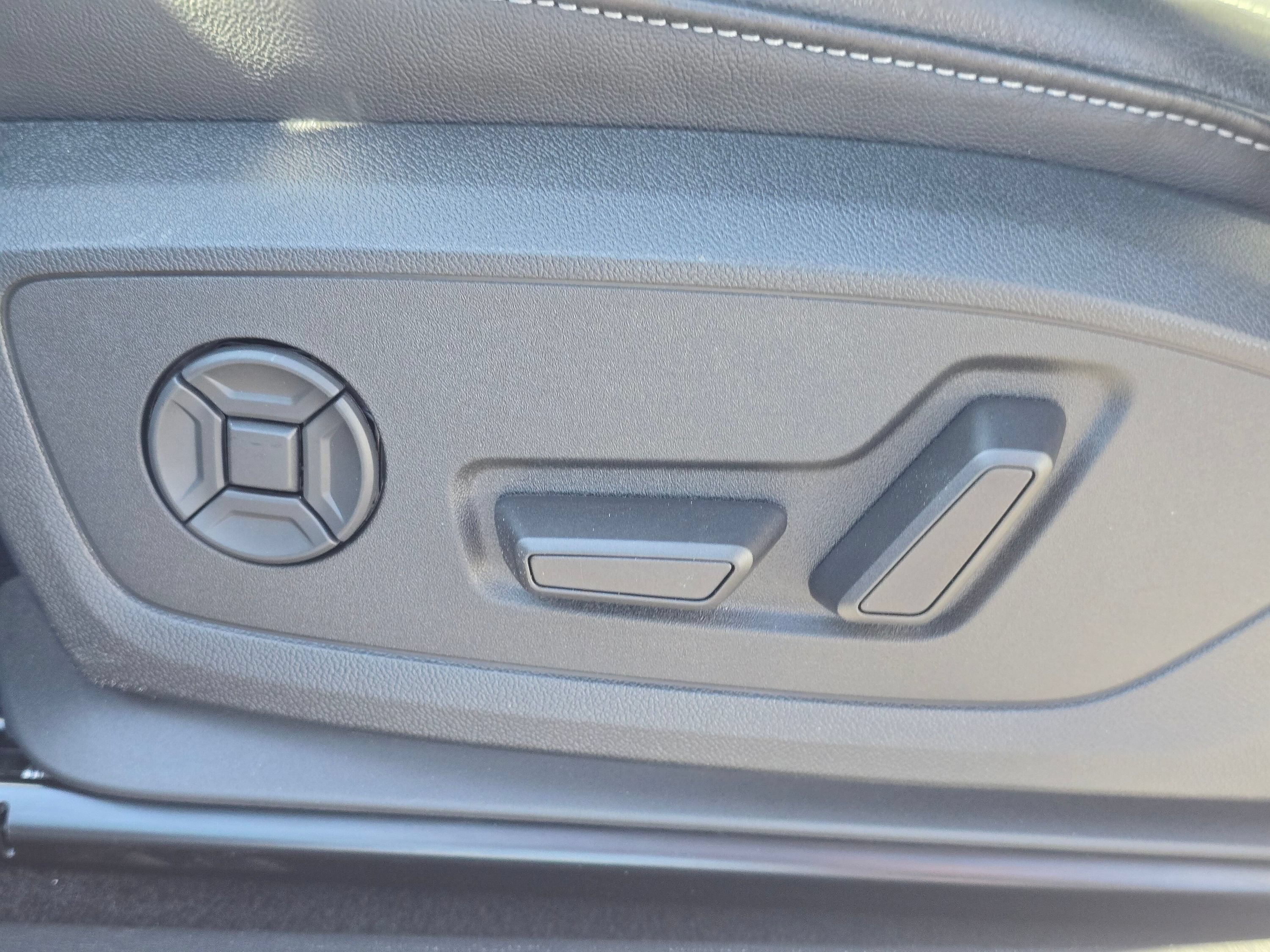 Used 2023 Audi Q4 e-tron Premium Plus AWD/4WD image 39