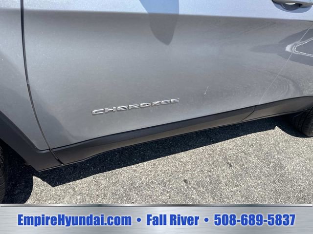 Used 2019 Jeep Cherokee Limited AWD/4WD image 13