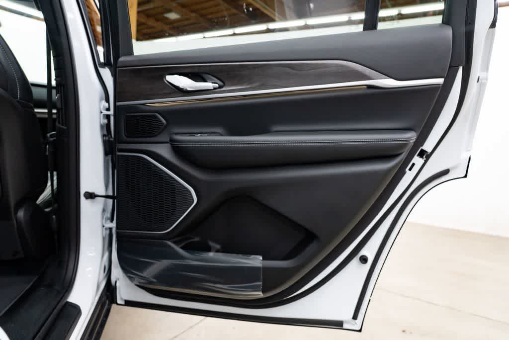 New 2026 Jeep Grand Cherokee L Limited AWD/4WD image 28