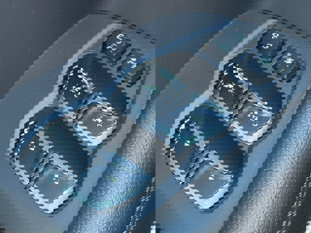 Used 2018 Hyundai Santa Fe SE image 16