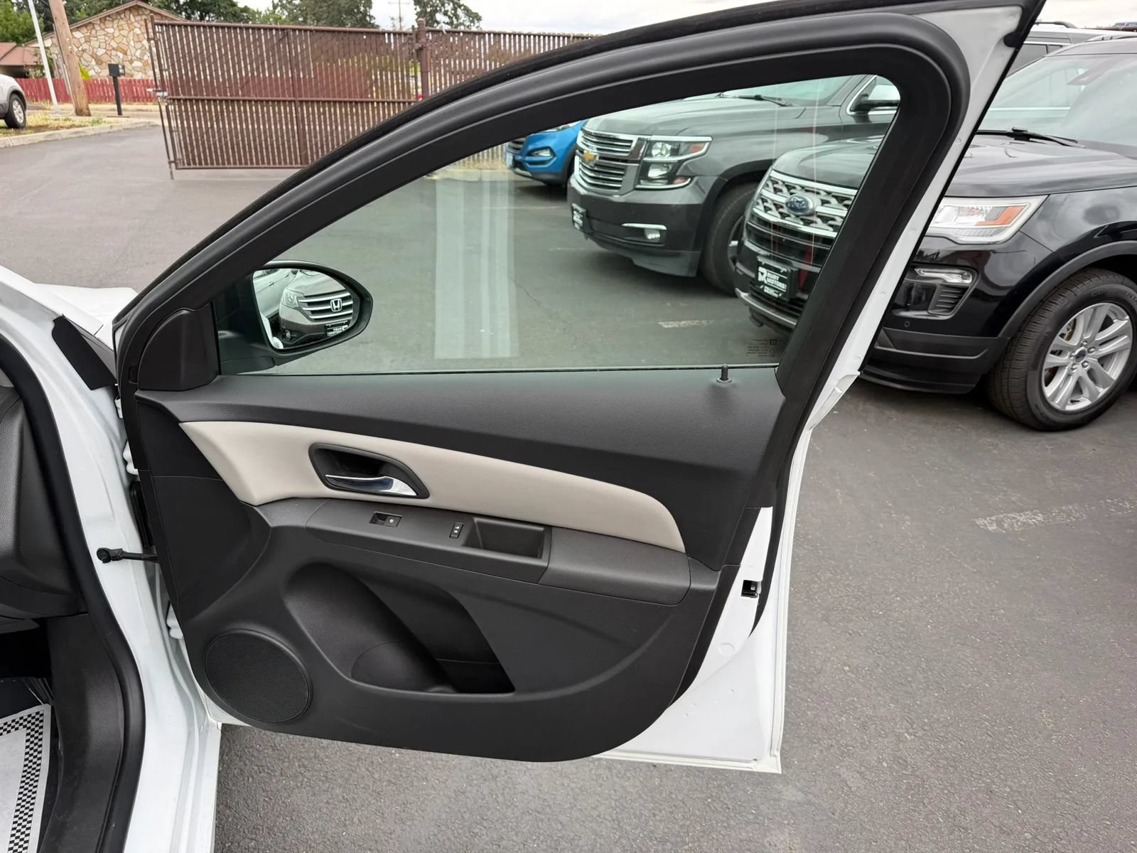 Used 2016 Chevrolet Cruze LS FWD image 14